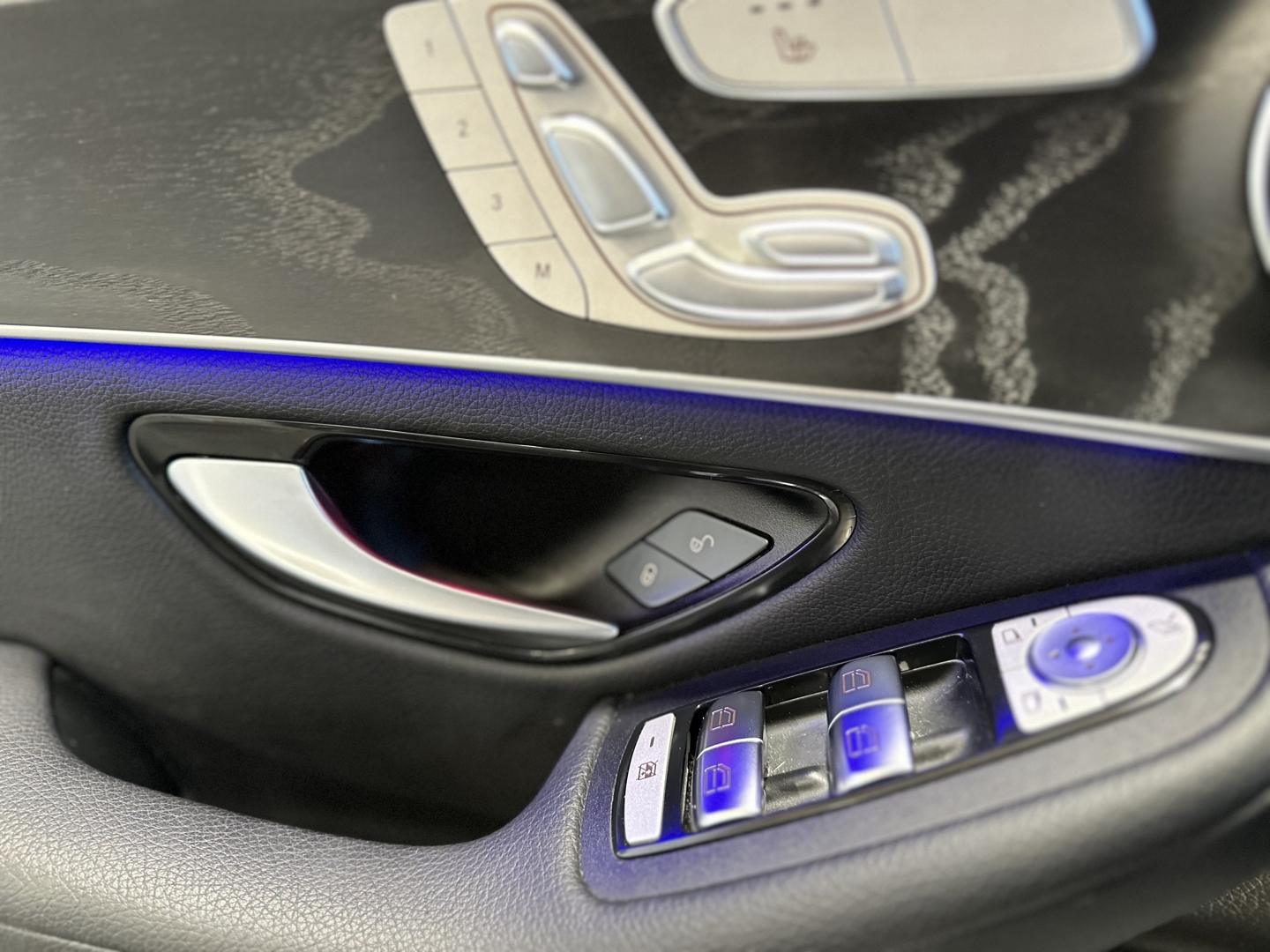 2020 Mercedes-Benz GLC300 Coupe , 多伦多, 五大行Finance估价