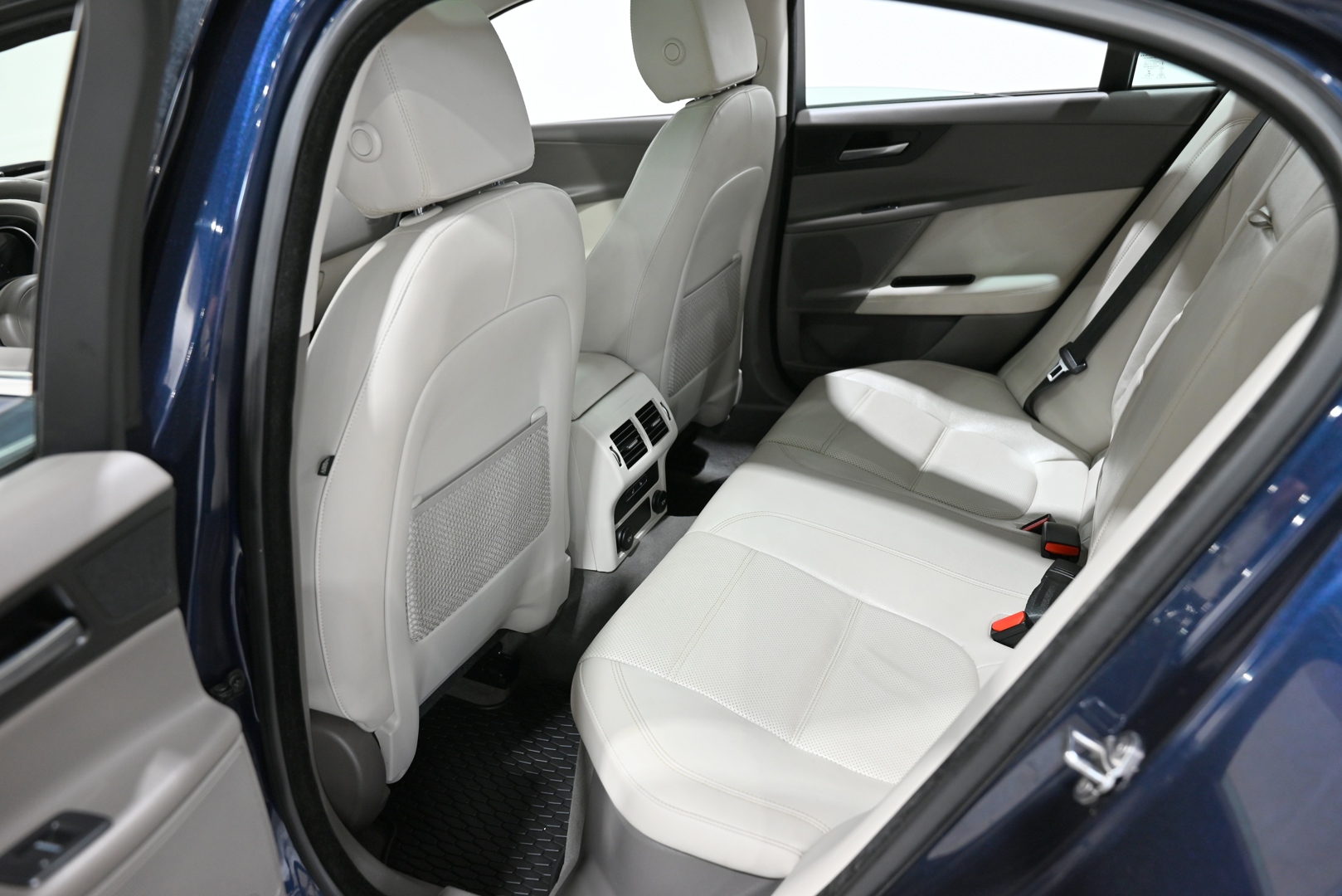 vehicle-gal28