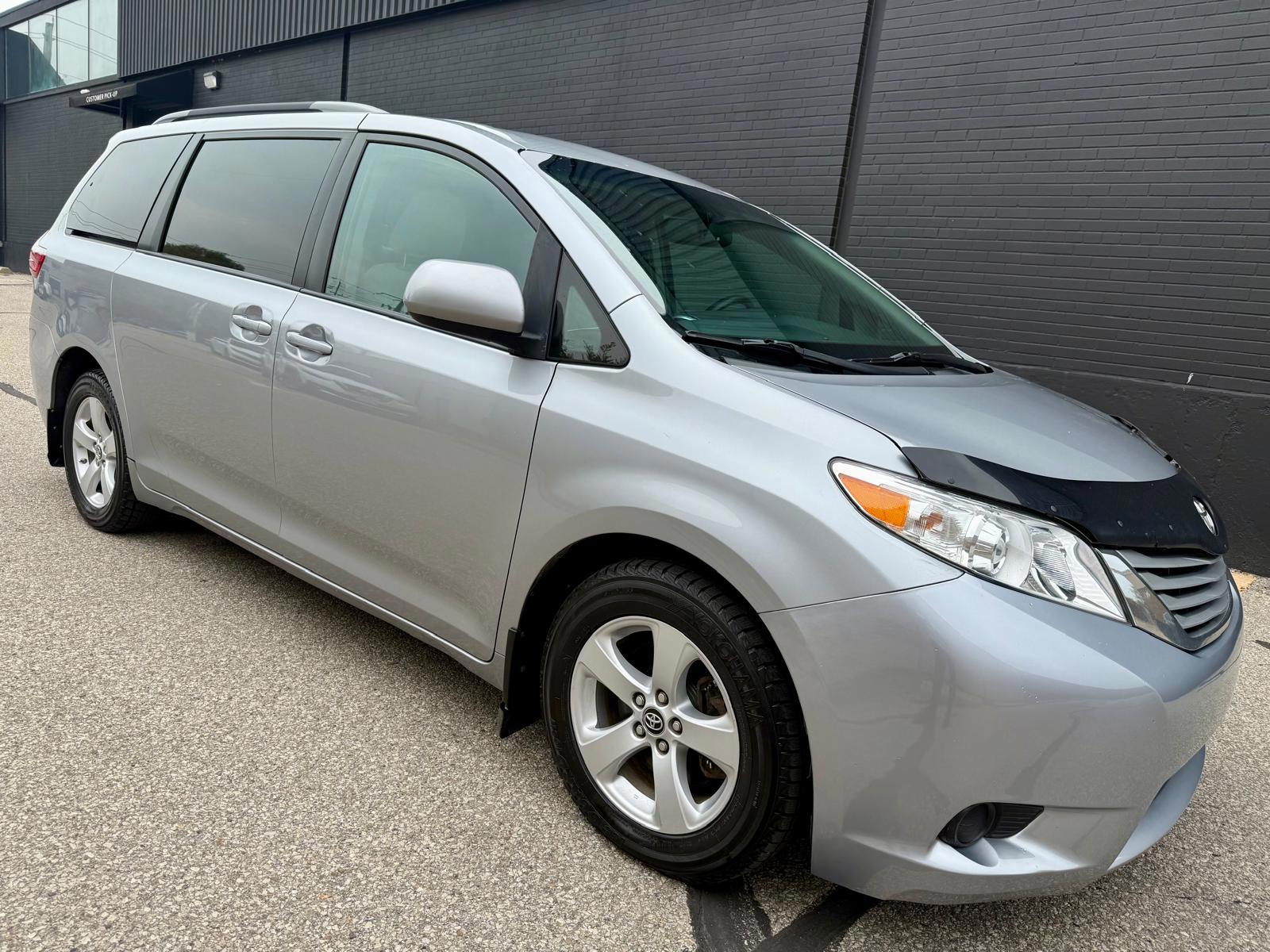 Silver 2017 Toyota Sienna LE 8-Passenger FWD Minivan Front-Wheel Drive Automatic