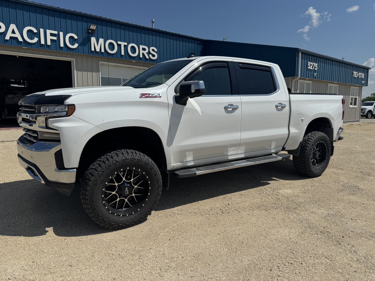 White 2019 Chevrolet Silverado 1500 Pickup Truck Four-Wheel Drive 8-Speed Automatic
