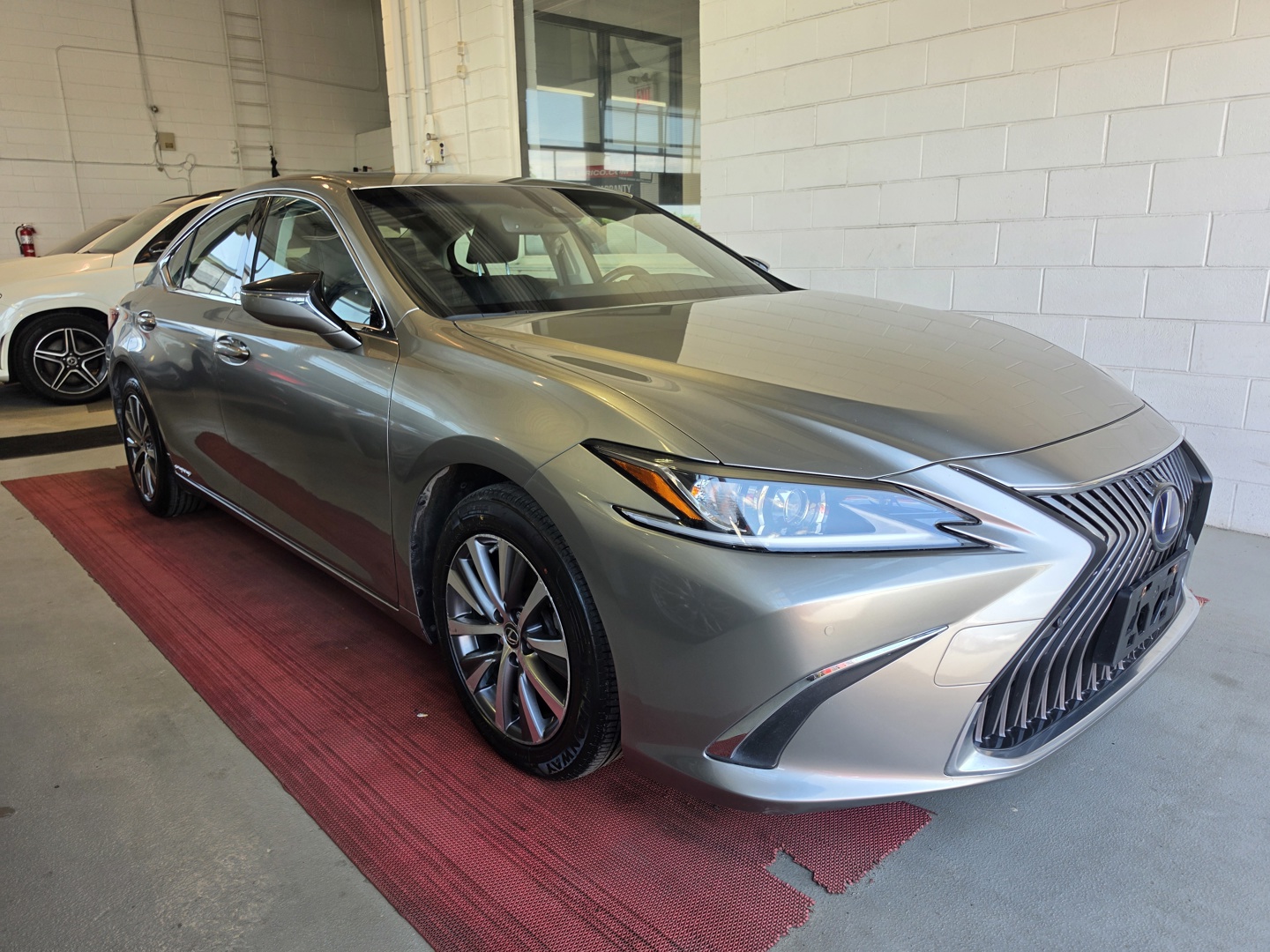 Silver 2019 Lexus ES Hybrid 300h Ultra Luxury FWD Sedan Front-Wheel Drive Automatic