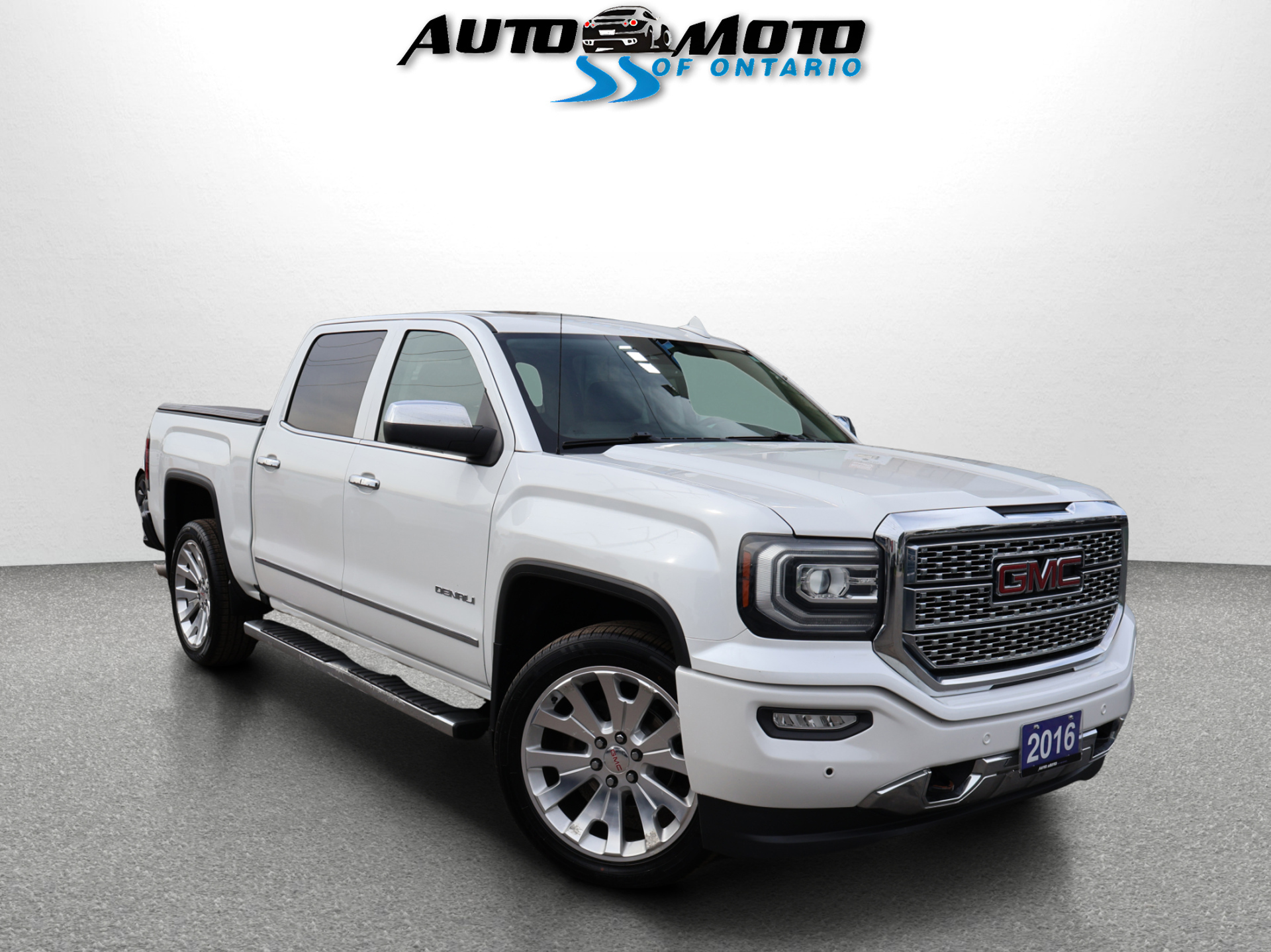 White 2016 GMC Sierra 1500 Denali Crew Cab 4WD Pickup Truck Four-Wheel Drive Automatic