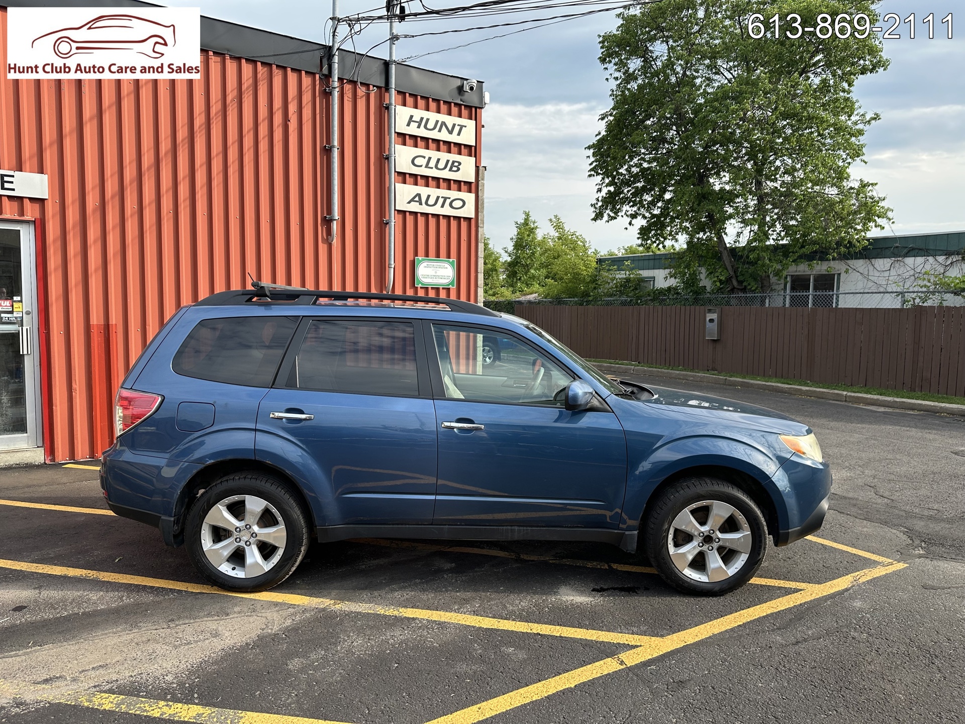 2010 Subaru Forester Touring 5-Speed Manual / Ontario Safety Included photo 2