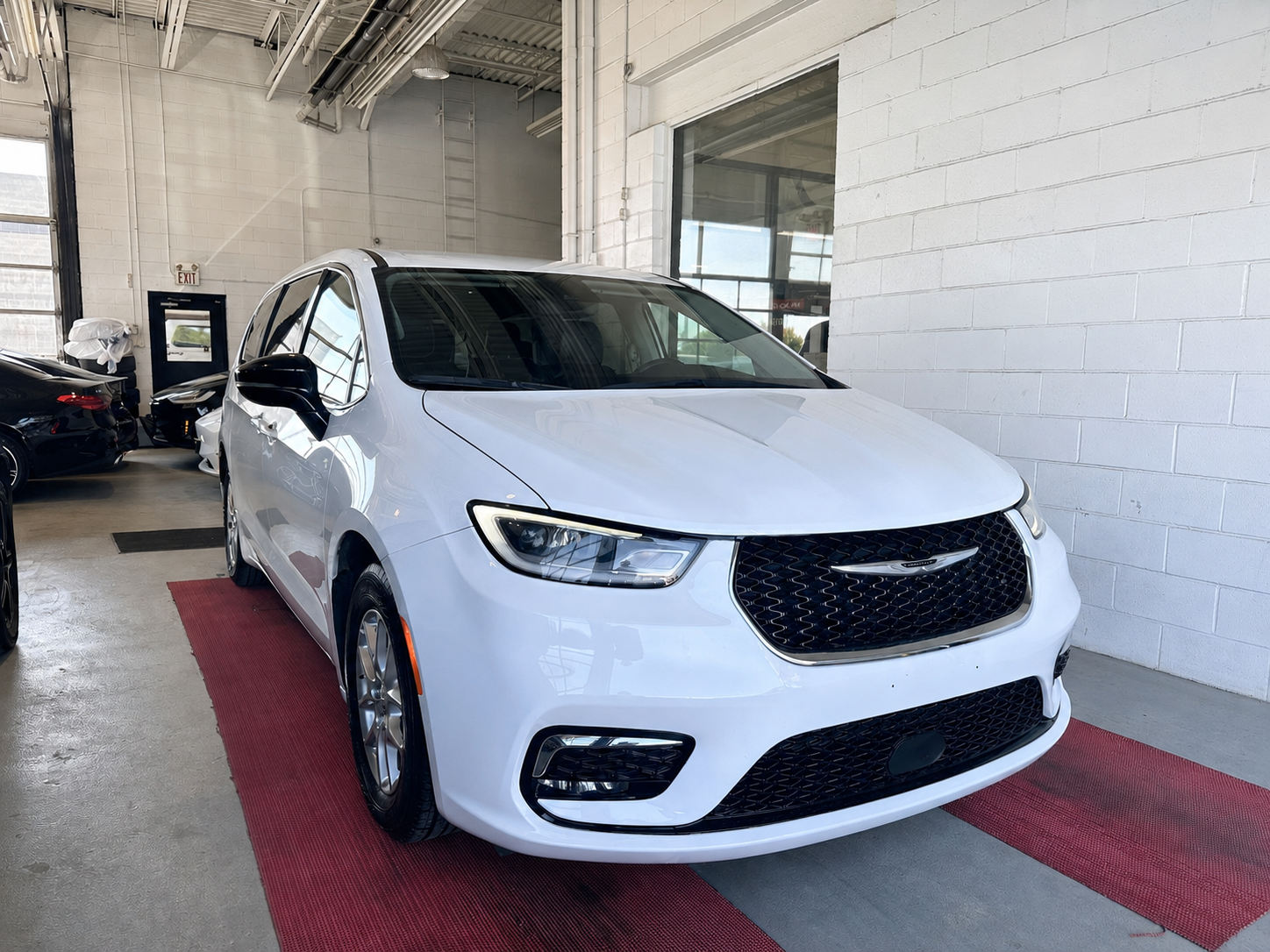 White 2024 Chrysler Pacifica Minivan Front-Wheel Drive Automatic