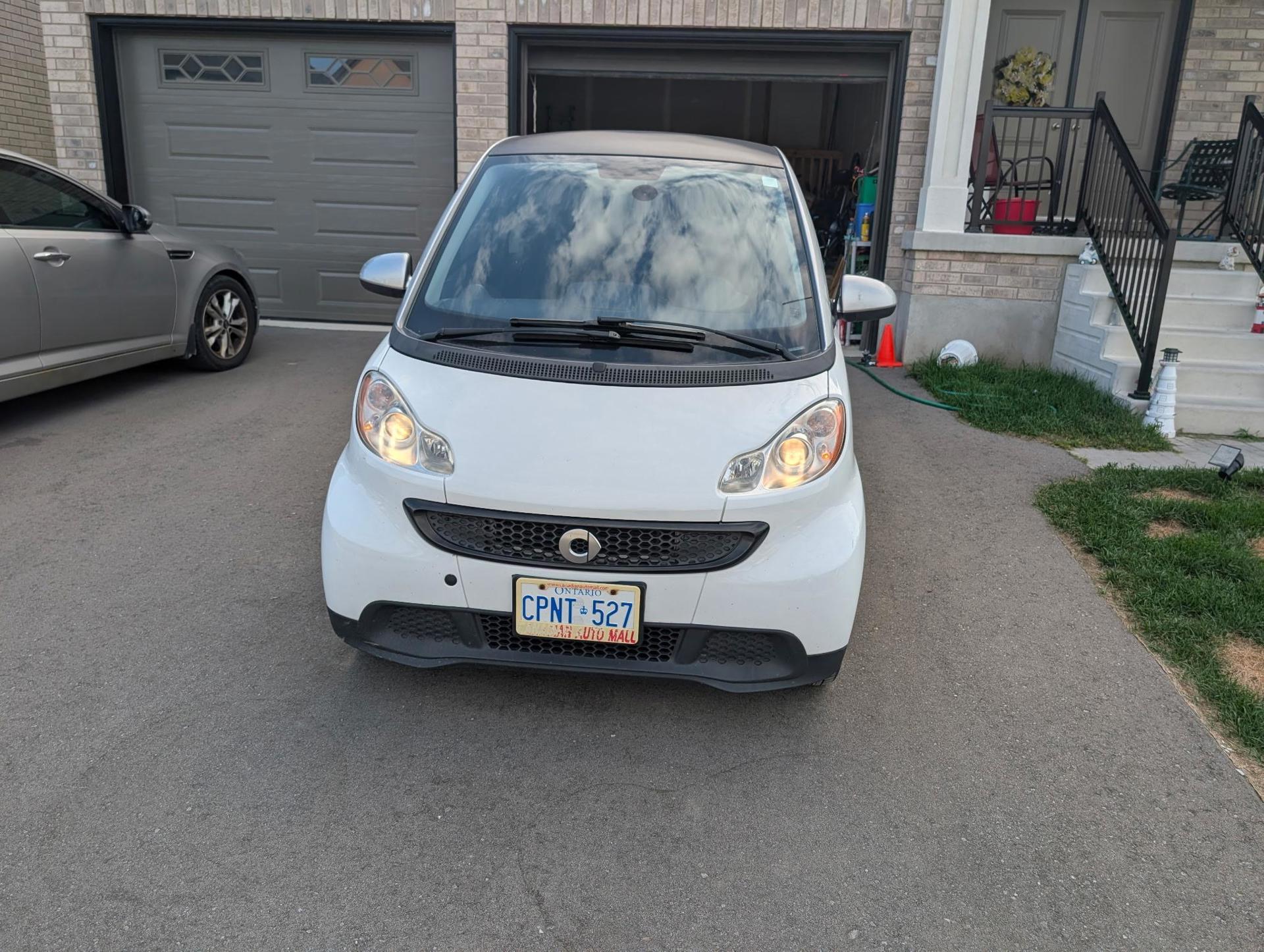 White 2015 smart fortwo Hatchback Rear-Wheel Drive Automatic