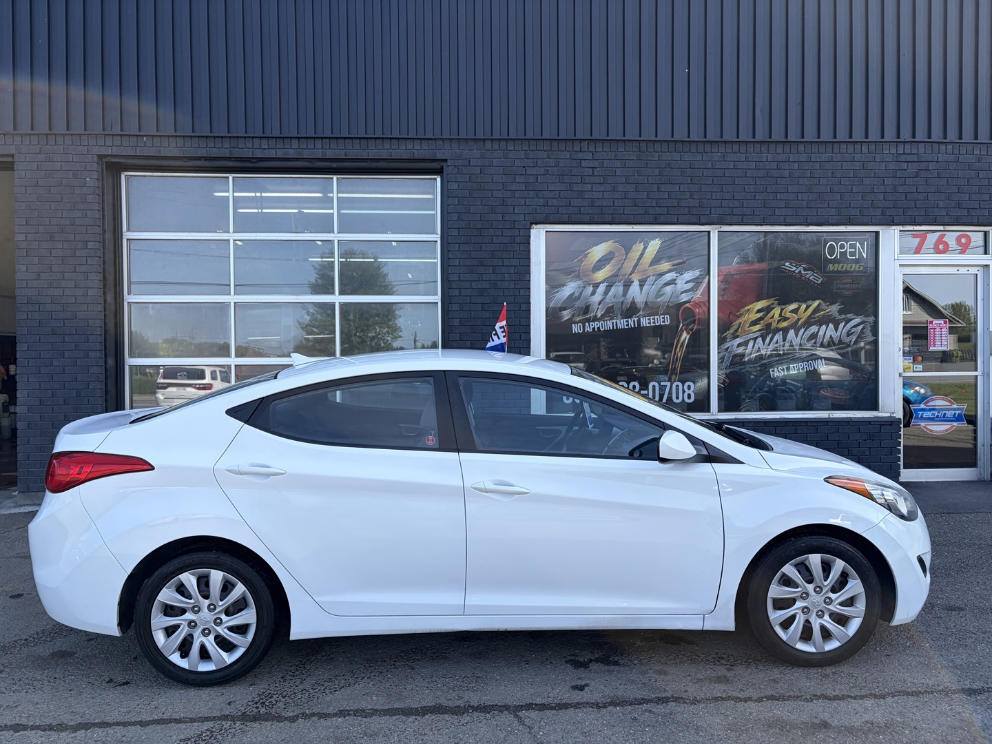 White 2013 Hyundai Elantra Sedan Front-Wheel Drive Automatic