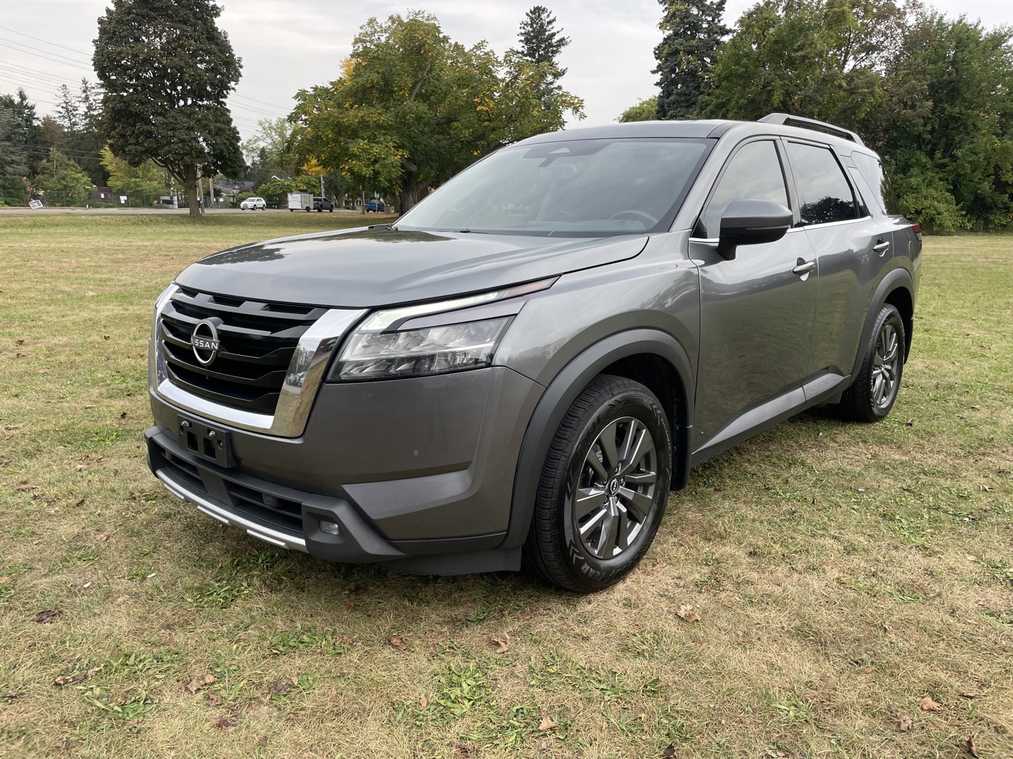 Gray 2022 Nissan Pathfinder SUV / Crossover All-Wheel Drive 9-Speed Automatic