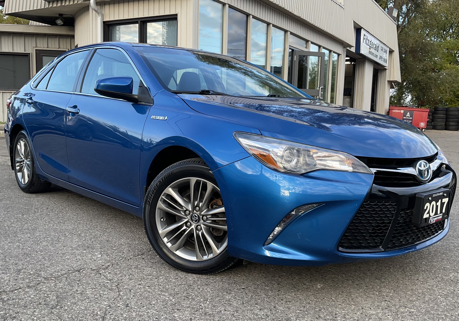 2017 Toyota Camry Hybrid SE FWD