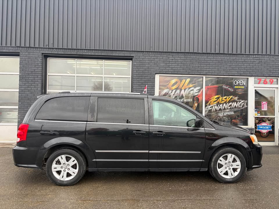  2016 Dodge Grand Caravan Crew FWD   